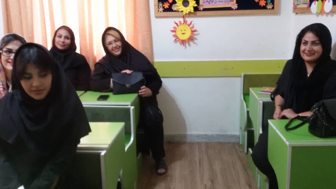 برگزاری جلسه دیدار اولیا با آموزگاران